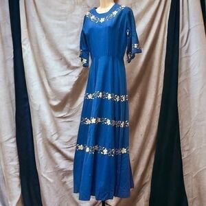 1960d Blue Peasant Dress Linen Embroidered Fitted Vintage Fit and Flare Small